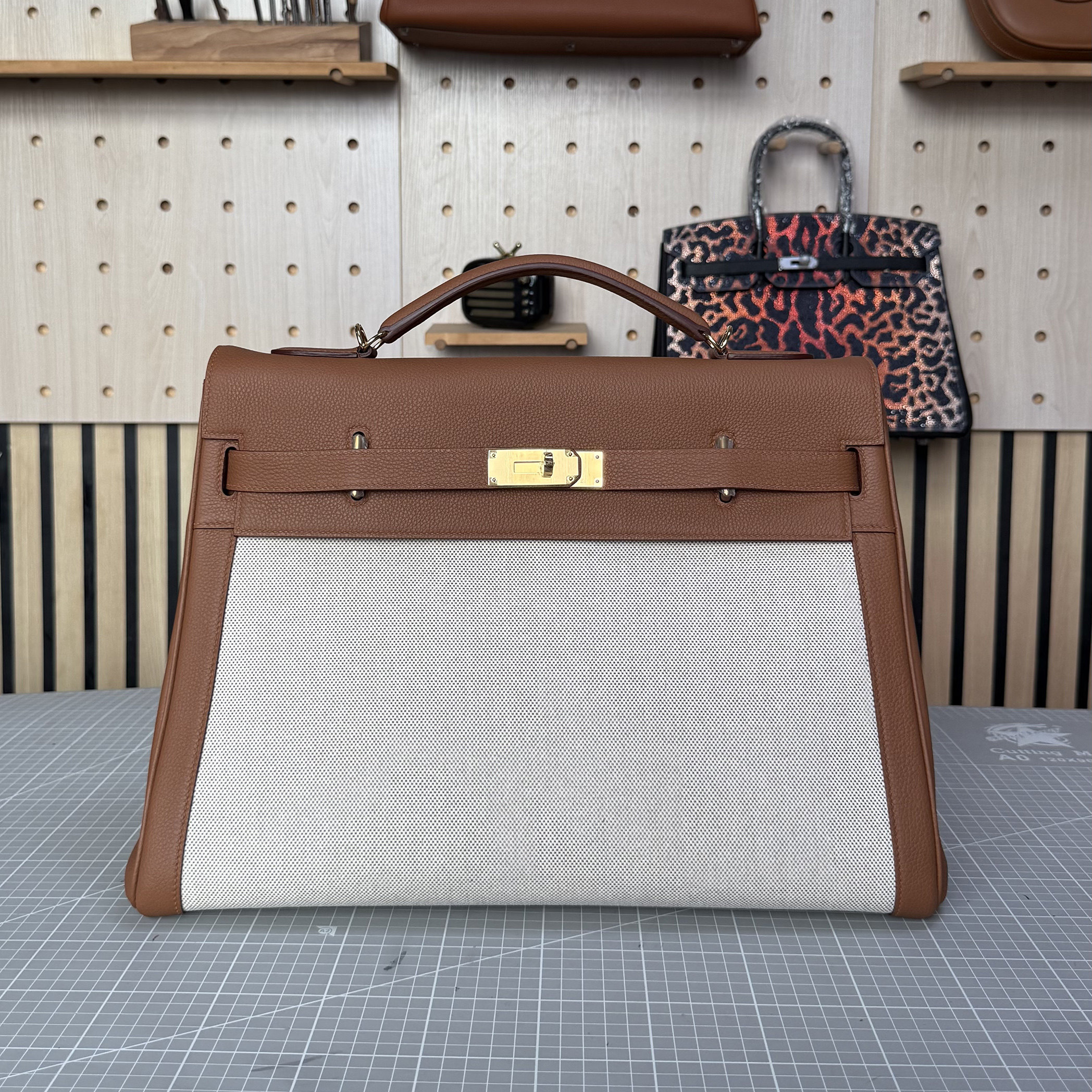 Kelly 42” 37Gold TOGO Leather GHW